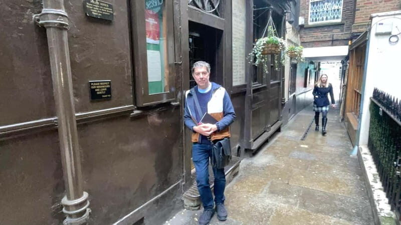London: Historic Pub Walking Tour for Small Groups - What to Expect on the Tour