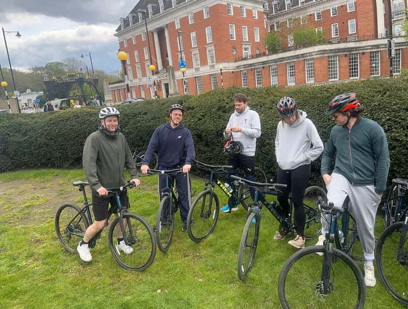 London: Historic Richmond Cycling Tour - Park, River, Palace - Setting Out: A Perfect Meeting Spot and First Impressions