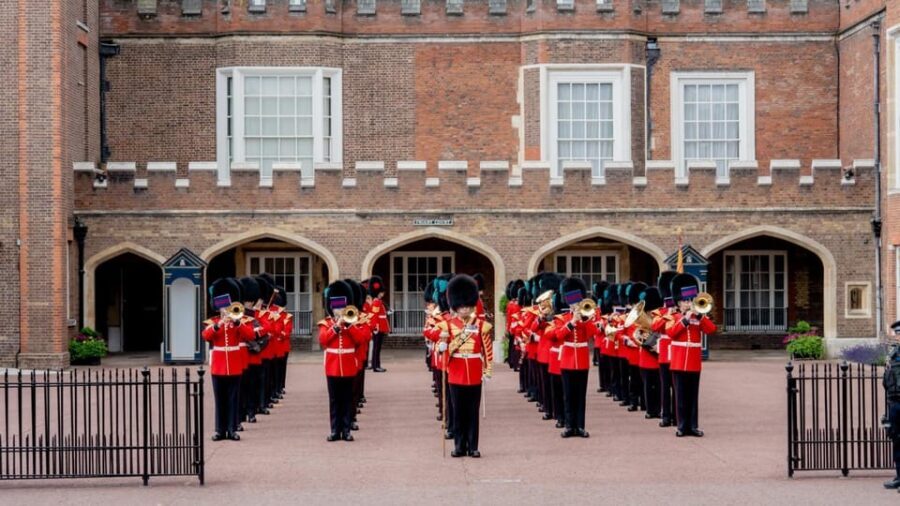 London: Hop-On Hop-Off Pass with Thames River Cruise 24 Hrs - What We Love About This Tour