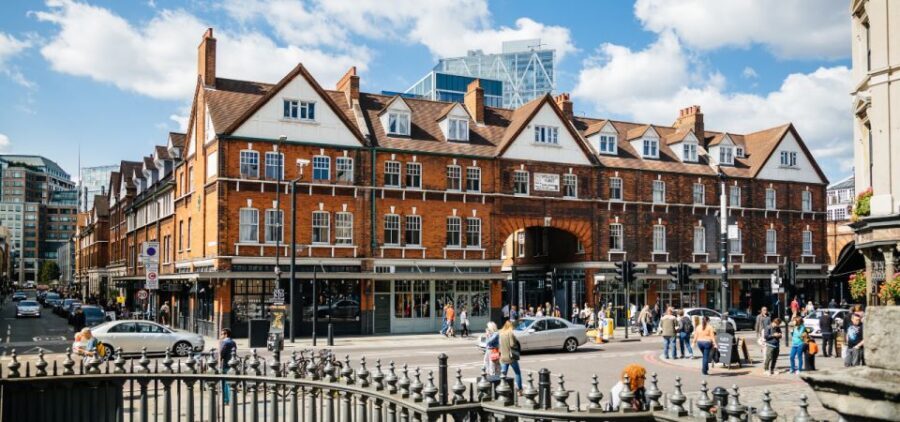 London: Jack the Ripper Walking Tour with an App - Context and Insights