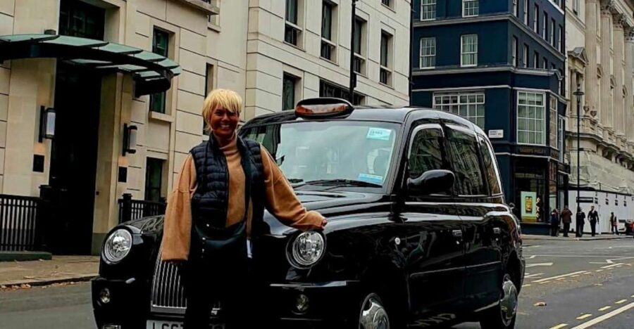 London: Monuments & Back Streets Guided Tour in Black Taxi - What Makes This Tour Stand Out