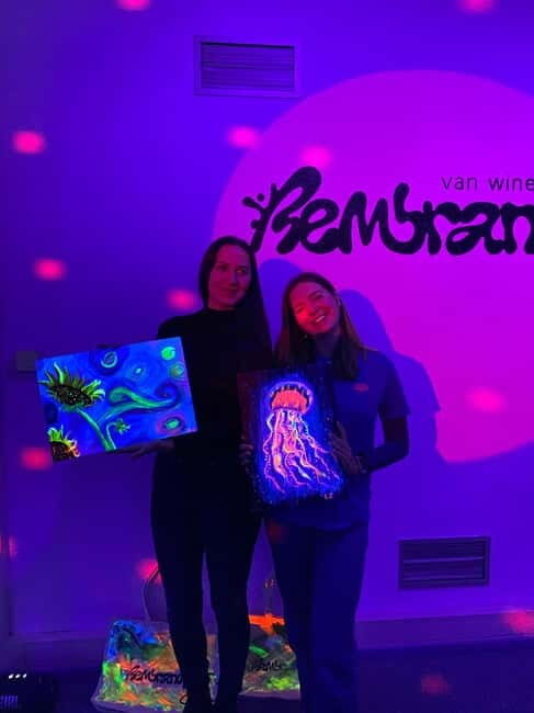 London: Paint and Sip in the Dark with Bottomless Drinks - Why This Experience Stands Out