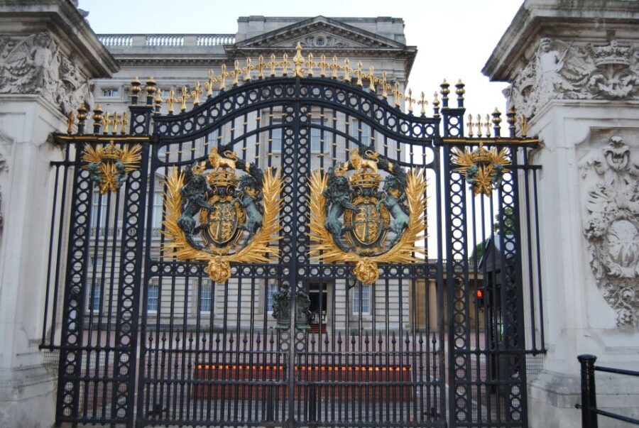 London: Private Chauffeur-Driven Sightseeing Tour - Real Experiences and Cautions