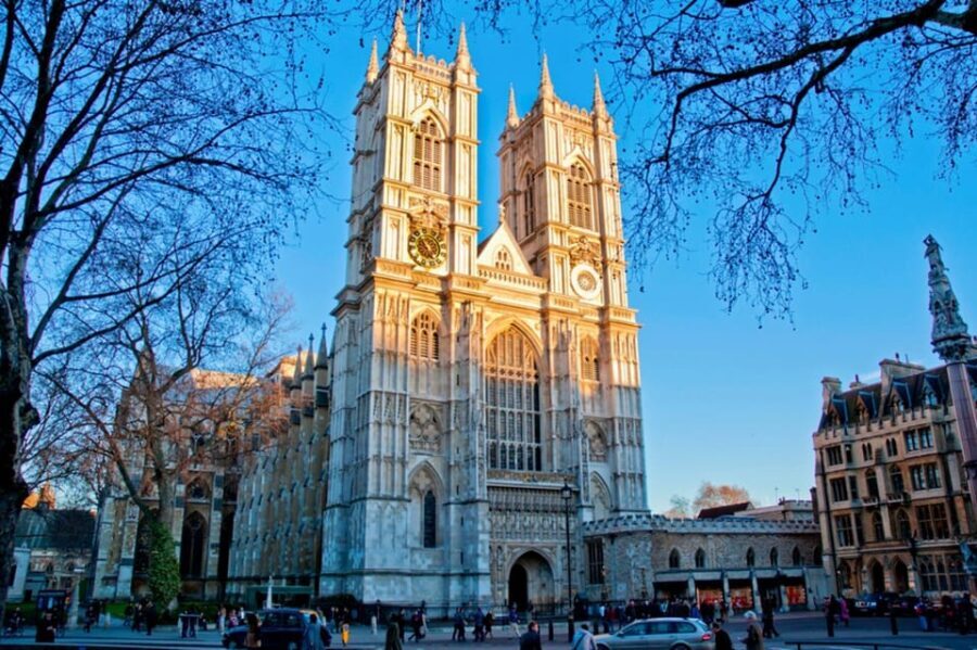 London: Private Taxi 50+ Sights Tour & St Paul's Cathedral - Overview of the Experience