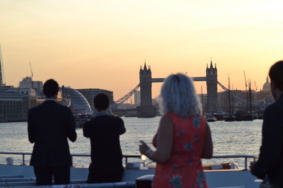 London: River Thames Evening Cruise with Bubbly and Canapés - Authentic Perspectives from Reviews