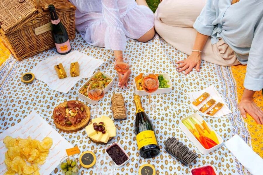 London: Royal Palaces and Picnics Experience - Key Points