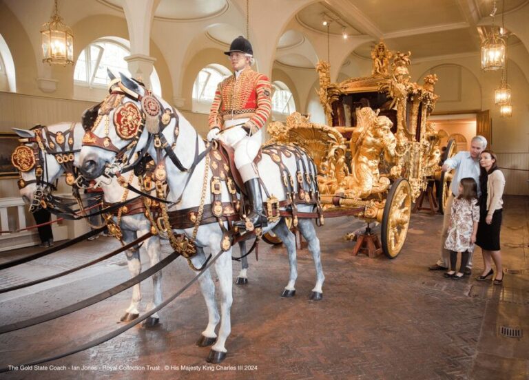London: Royal Walking Tour with Guard Change & Royal Mews - The Sum Up