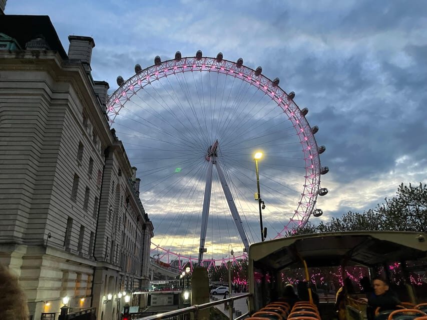 London: Taylor Swift Singalong Bus Tour - What Are the Highlights?