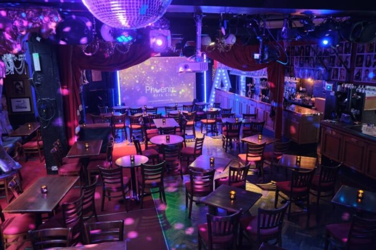 London: The Saturday Supershow Cabaret at Phoenix Arts Club - A Detailed Look at the Experience