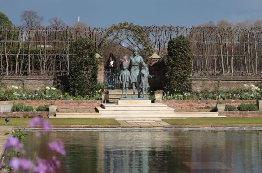 London: Three Palaces Walk & Tea at Kensington Palace - FAQ
