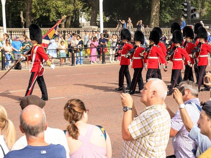 London: Top 30 Sights Walking Tour and Tower of London Entry - An In-Depth Look at the Experience