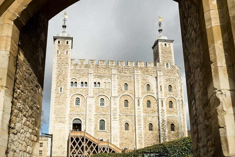 London: Tower of London and Crown Jewels Exhibition Ticket - The Experience from a Visitor’s Perspective