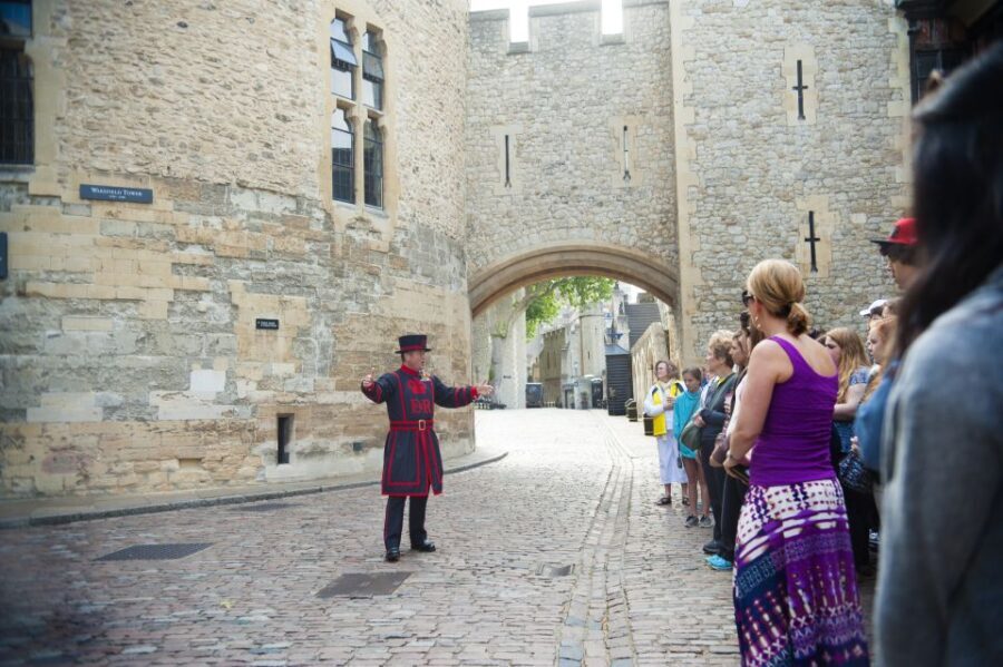 London: Tower of London, Thames Boat & Changing of the Guard - Who Would Love This Tour?