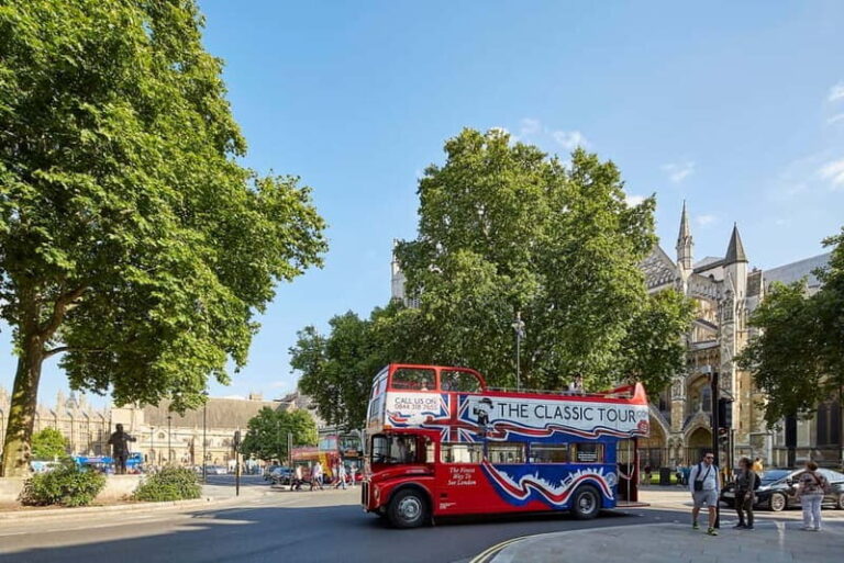 London Vintage Bus Tour: Live Comedy Sightseeing Show - A Deep Dive into the London Vintage Bus Tour: What You Can Expect