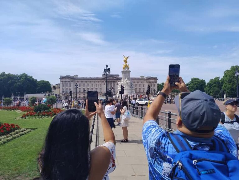 London: Welcome Tour with Borough Market Lunchbreak - Exploring Londons Major Sights on Foot