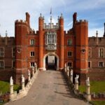 London, Windsor Castle, Hampton Court Palace with Free Snack Pack - Transportation and Group Size: Comfort and Practicality