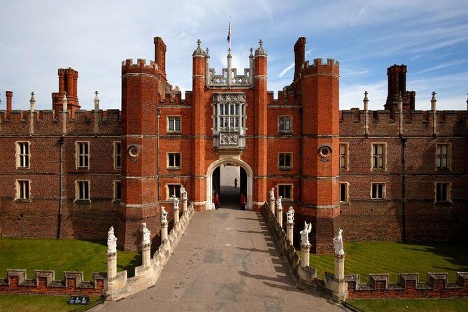 London, Windsor Castle, Hampton Court Palace with Free Snack Pack - Transportation and Group Size: Comfort and Practicality