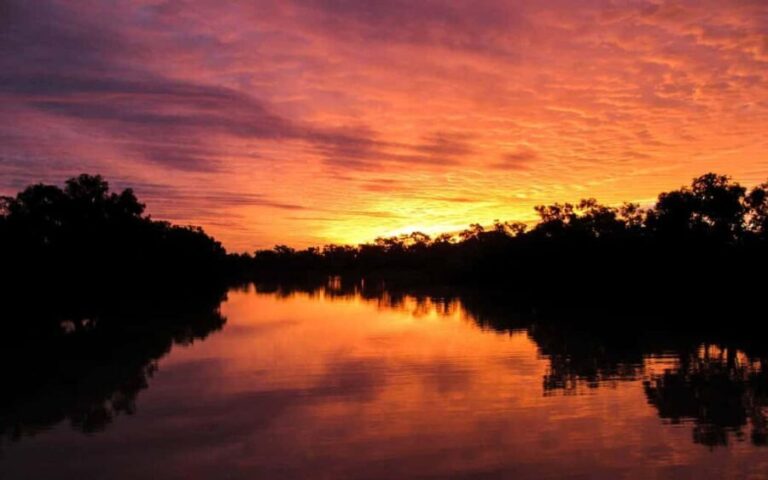 Longreach: Sunset Paddlewheeler Cruise, Show and Dinner - The Experience in Detail