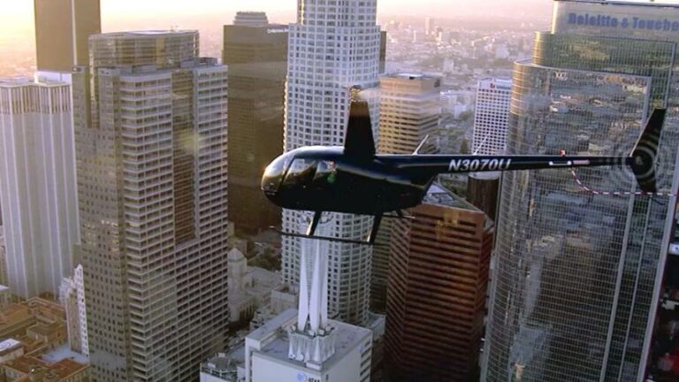 Los Angeles: Downtown Landing Helicopter Tour - The Pilot and Guides: Making the Difference