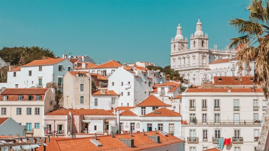Lost in Alfama: Tour Through Lisbon's Labyrinthine Streets - A Closer Look: What to Expect on the Tour