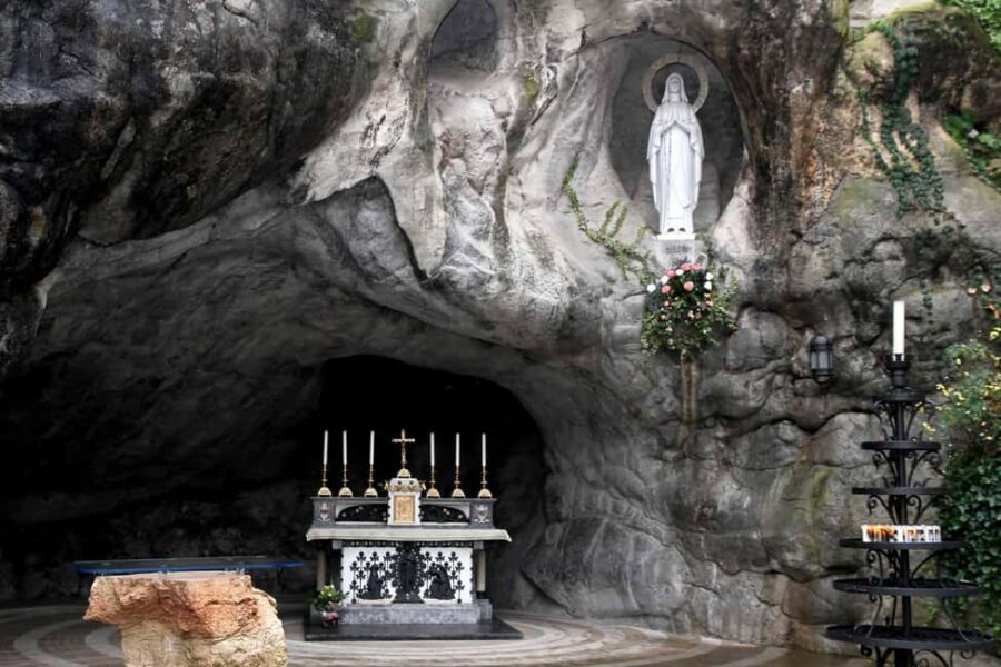 Lourdes: Full Day Private Guided Tour with Castle and Market - Price and Value