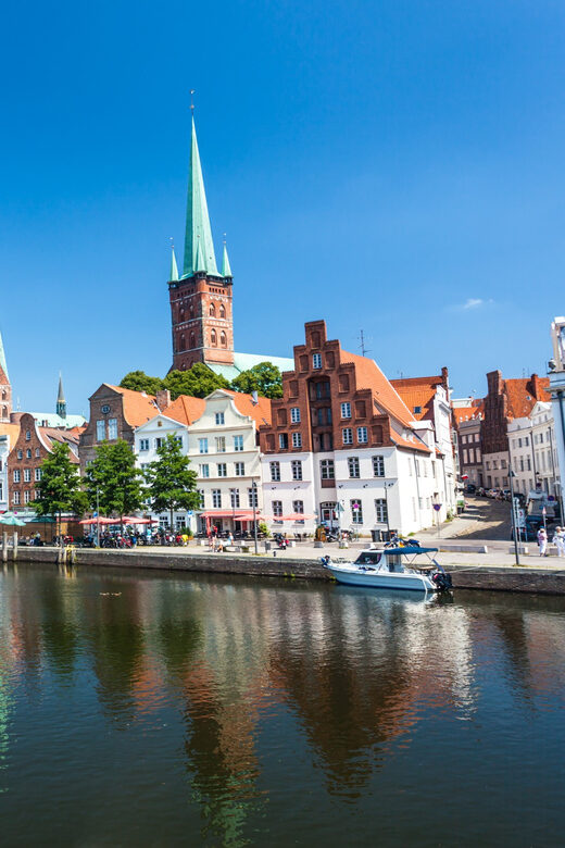 Lübeck: 1-Hour Splash Bus City Tour