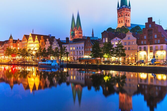 Lübeck Scavenger Hunt and Highlights Self-Guided Tour - Detailed Breakdown of the Itinerary