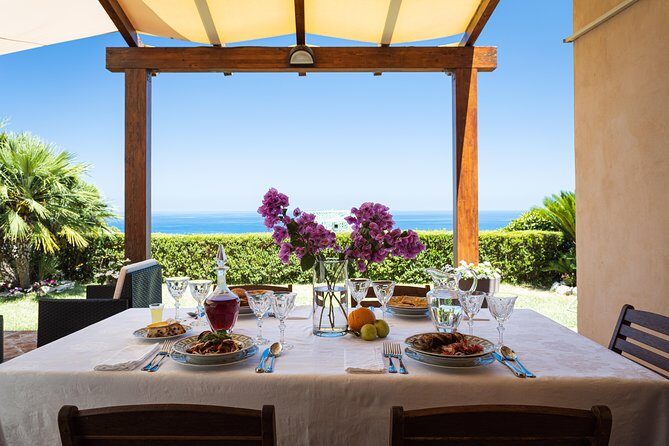 Lunch or dinner and cooking demo at a local home in Cefalù - Frequently Asked Questions
