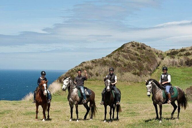 Lusitano Trail - Horseback riding for beginners - Discover the Lusitano Trail - Horseback Riding for Beginners on Faial Island