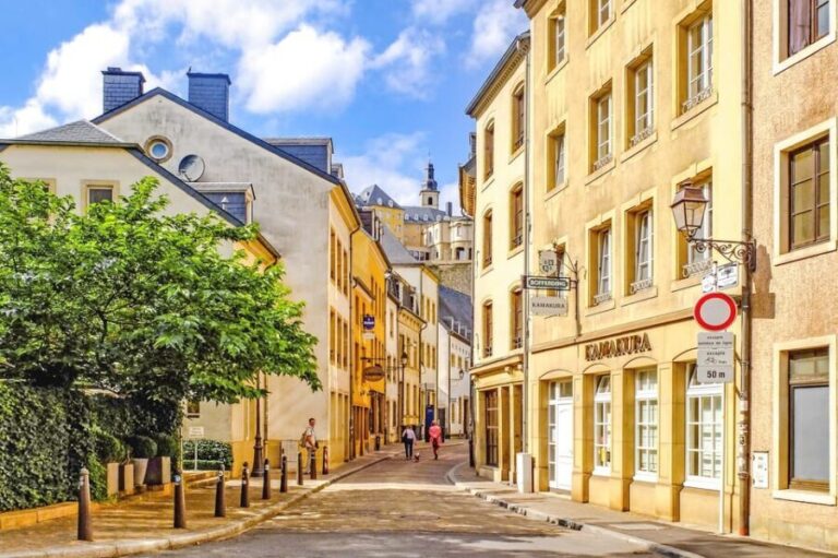 Luxembourg: Express Walk with a Local in 60 minutes - Exploring Luxembourg in 60 Minutes