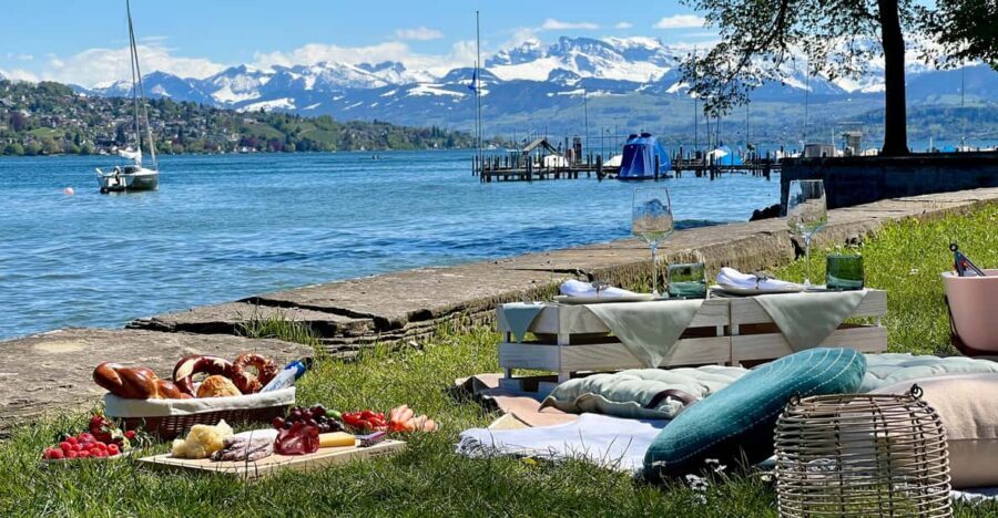Luxury picnic by Zurich lake - The Itinerary: Unpacking the Experience