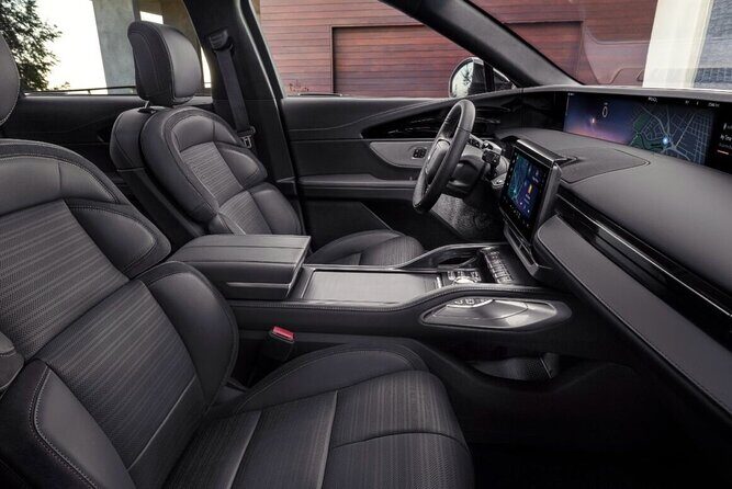 Luxury Sedan O'Hare/Midway Airport (Curbside)  Chicago Ony Way - An In-Depth Look at Your Chicago Airport Transfer