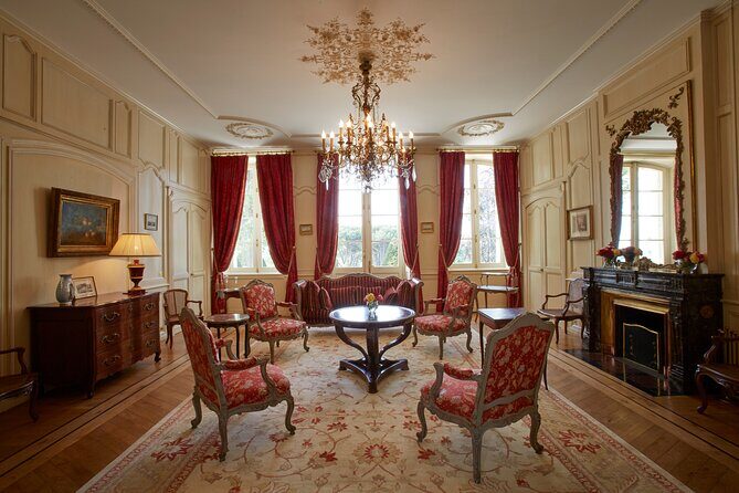 Luxury Tour of Château de La Dauphine - Who Should Consider This Tour?