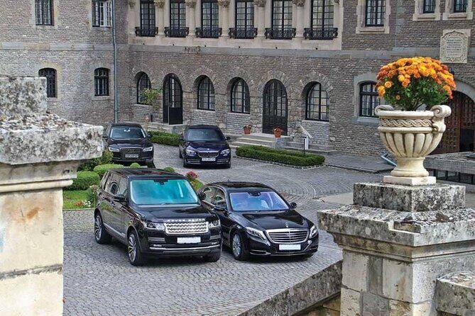 Luxury Tours Belfast. Full day Private Hire Tour for 2- 6 people - Exploring the Belfast Private Tour in Depth