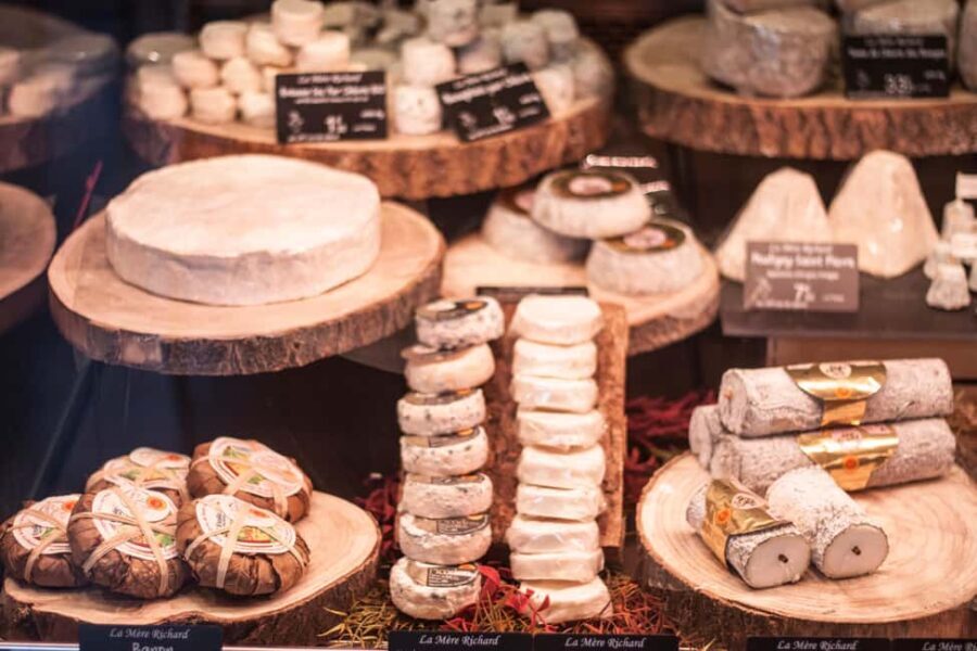 Lyon: Old Town Food Tour with 6 French Food Tastings & Wine - Starting in Vieux Lyon: The Renaissance Heart of the City
