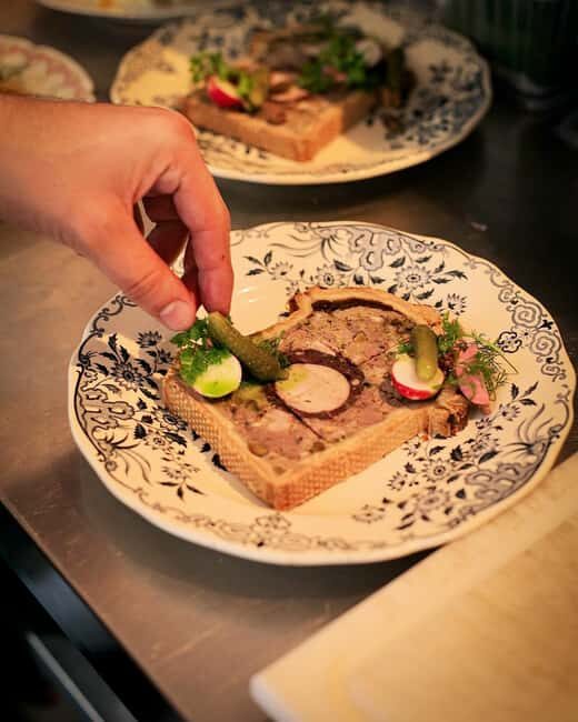 Lyon: Private Food Tour with Meal and Wine Pairings - Analyzing the Cost and Value