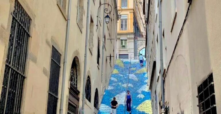 Lyon: Street Art & Street Food Tour - Food and Flavors: A Tasty Complement