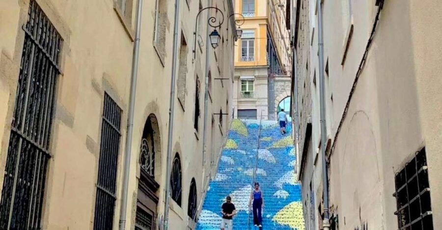Lyon: Street Art & Street Food Tour - Food and Flavors: A Tasty Complement