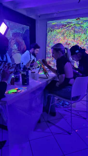Lyon: Tarot Reading and Neon Painting Workshop - Why It Works and What Could Be Better