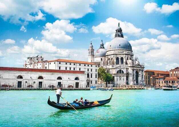 Magical Gondola Journey: Explore Venice's Grand Canal in Style! - An In-Depth Look at the Gondola Experience