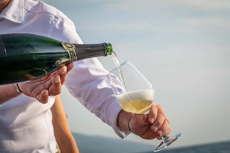 Malcesine: Romantic Cruise on Historical Sailboat - FAQs