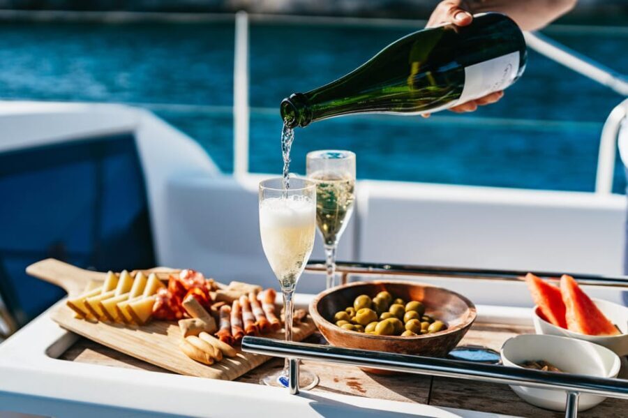 Mallorca: Midday or Sunset Sailing with Snacks and Open Bar