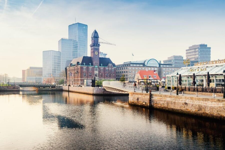 Malmö: Sightseeing and Landmarks tour by bike - A Deeper Look at the Malmö Bike Tour