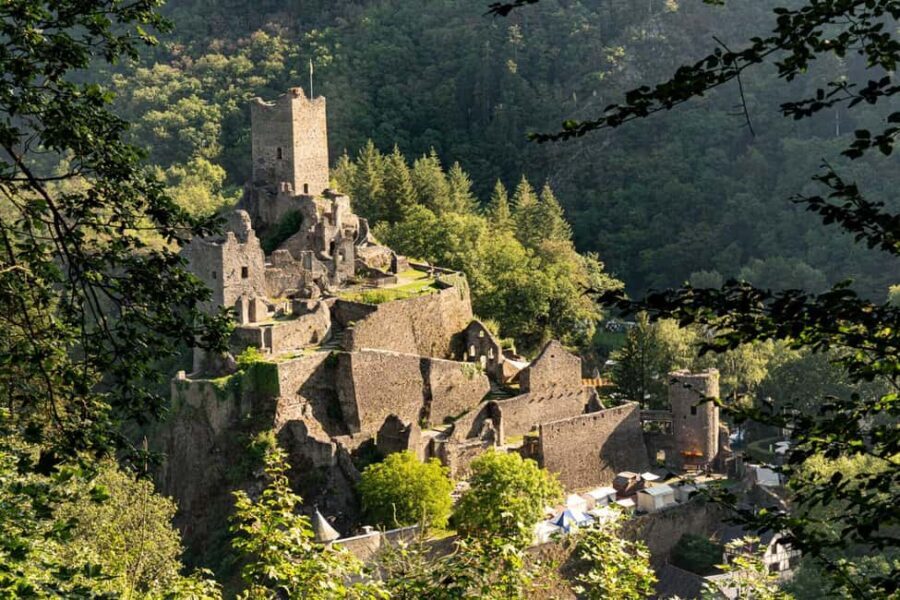 Manderscheid: Medieval guided tour of the Niederburg - The Authentic Charm of Niederburg