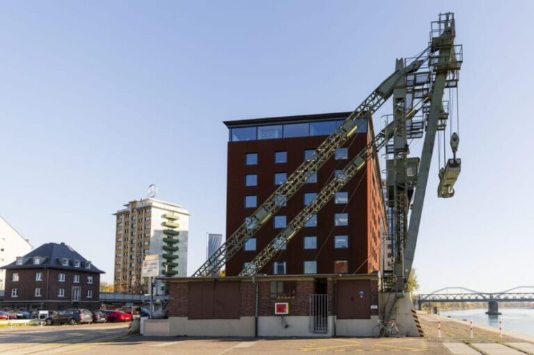 Mannheim, guided walking tour: Industrial culture at the commercial port - A Closer Look at the Mannheim Industrial Port Tour