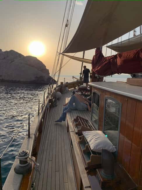 Marseille: Evening sailboat trip to the Calanques du Frioul with buffet and organic wine - A detailed look at what to expect