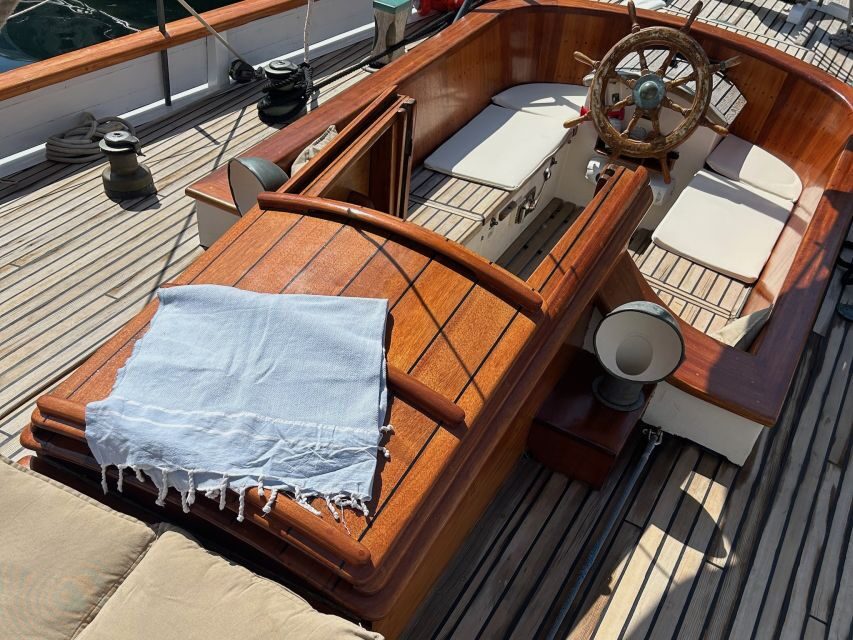 Marseille: Sailboat cruise with lunch, swim and organic wine - Discovering Marseille from the Water