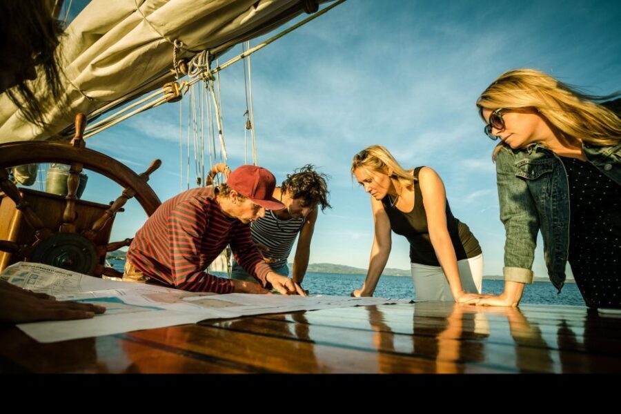 Marseille: Sunset Sailing Cruise with Dinner and Wine - Dinner and Sunset