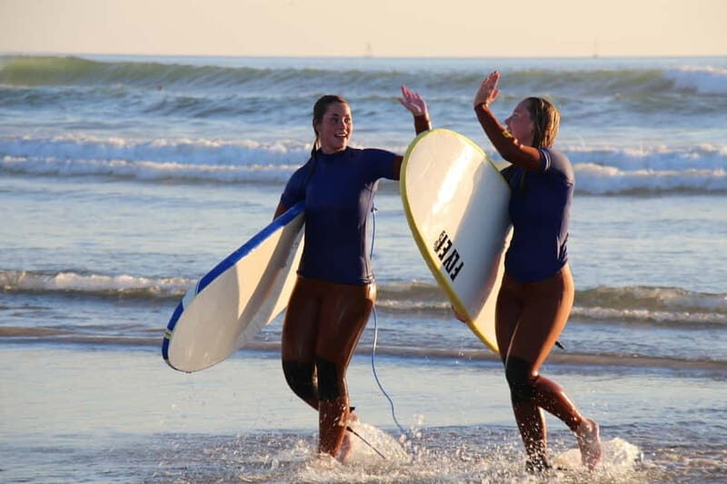 Matosinhos: Surfing Lesson with Equipment - Introduction to the Surfing Experience in Matosinhos