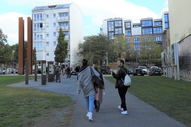 Mauer Tour - Schicksale, Liebesgeschichten und Helden - A Close Look at the Berlin Wall Tour Experience